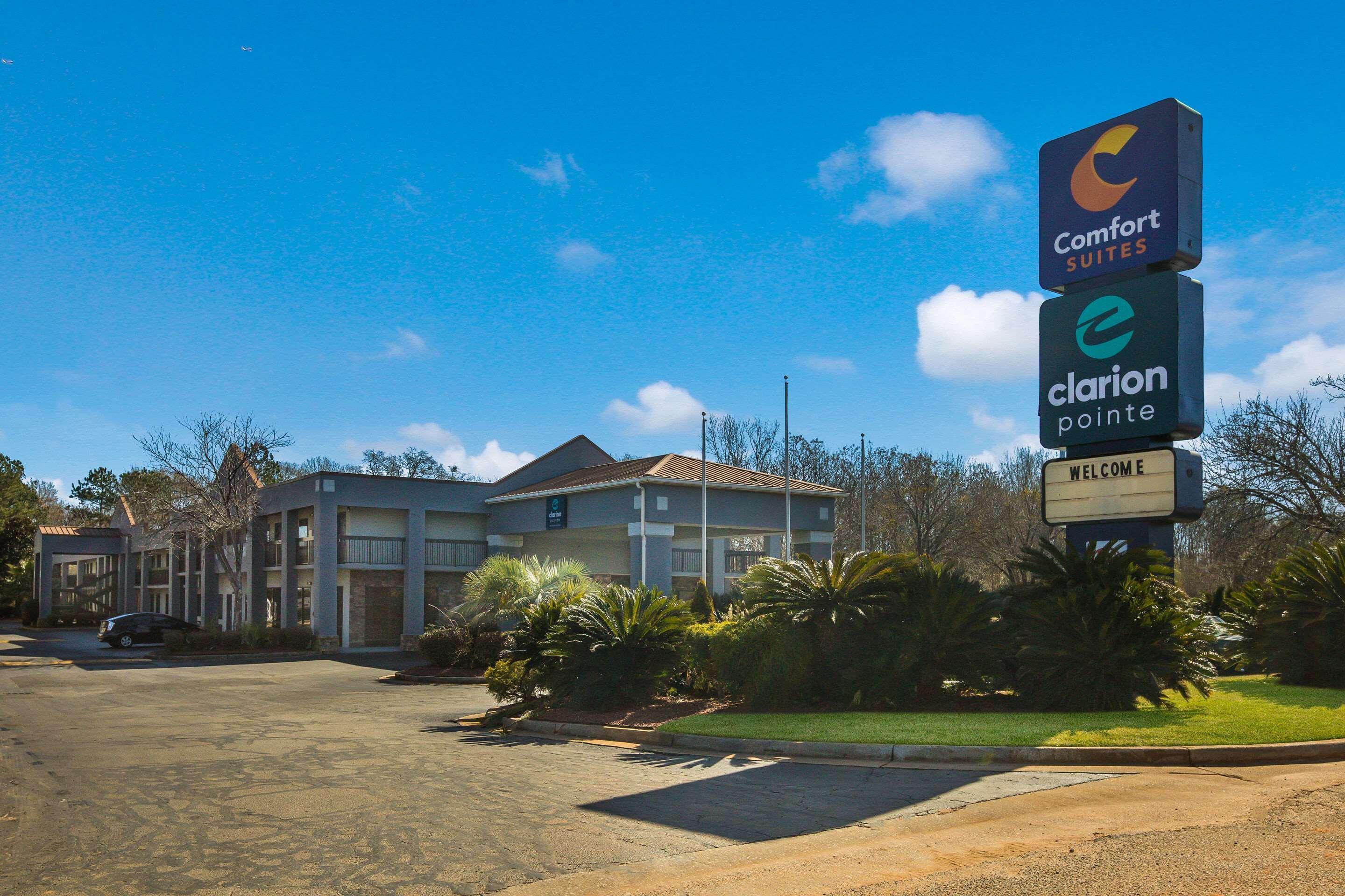 Clarion Pointe Forsyth I-75 Hotel Exterior photo